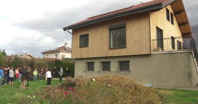 VIDÉO. Dorian et Cécile rénovent leur maison pour réduire la consommation d'énergies fossiles.