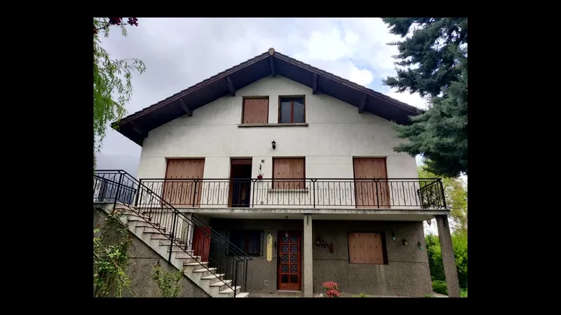 La maison, datant des années 1970, était une passoire énergétique.