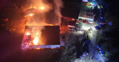 Un incendie détruit l’exploitation agricole du maire de Saint-Symphorien-sur-Saône. Un incendie détruit l'exploitation agricole du maire de Saint-Symphorien-sur-Saône.