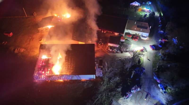 Un incendie détruit l'exploitation agricole du maire de Saint-Symphorien-sur-Saône.
