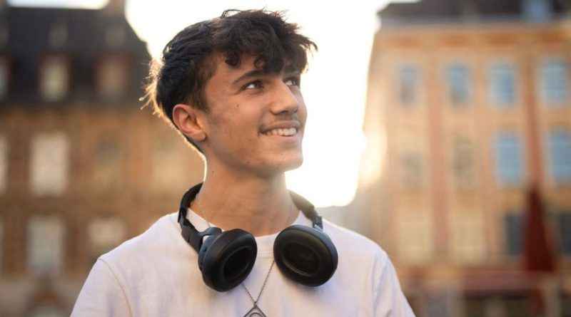 À 16 ans, il crée un média pour partager chaque semaine des actualités positives