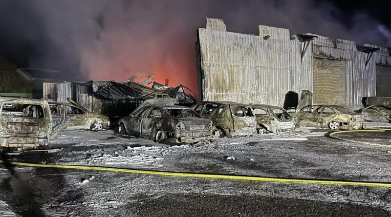 Incendie dans une zone industrielle : un bâtiment détruit, deux entreprises touchées cette nuit.