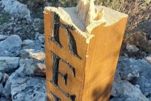 Découverte des croix chrétiennes sur un sommet près de Nice : informations clés