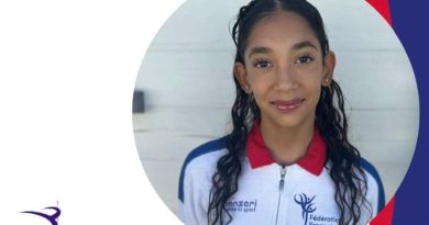 Cassie, 13 ans, défend son titre au championnat du monde de pole dance art junior