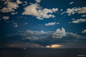 PHOTOS. Découvrez le phénomène lumineux rare observé à Nice et son explication