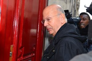 On vous explique pourquoi la préfète de la Mayenne bloque le legs des archives de Patrick Buisson à une congrégation catholique