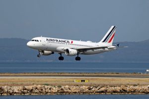 Un A320 d'Air France dérouté après un incendie moteur : l'avion chute soudainement