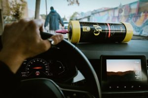 Interdiction du protoxyde d'azote pour le Nouvel An dans dix départements, dont un en Bretagne