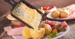 Soirée raclette : le fromage en supermarché plébiscité par 60 Millions de Consommateurs