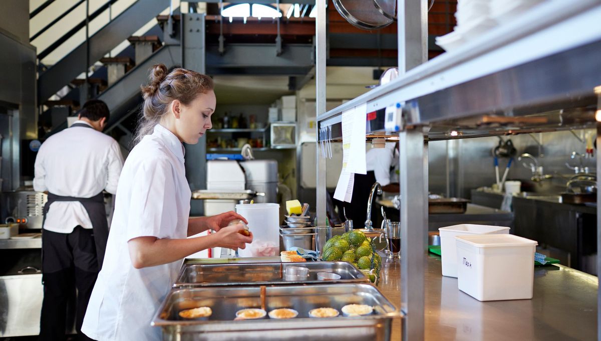 Deux offres France Travail en restauration et menuiserie à pourvoir en Dordogne