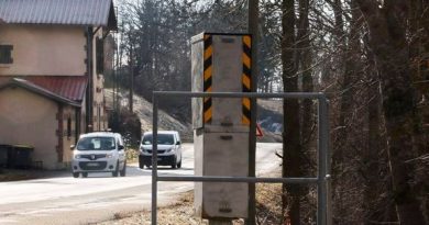 Vrai ou faux : en 2026, les radars détecteront-ils téléphone au volant et absence de ceinture ?