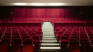 Un enfant confond 'Elfis' avec Elvis Presley et monte sur scène en rockstar pour Noël