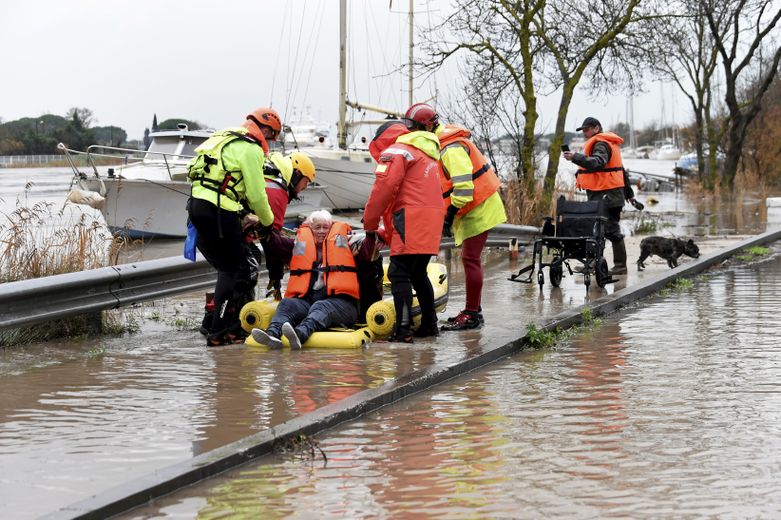 Opération de secours à La Tamarissière. Odette, 79 ans, a été évacuée avec son fils et sa famille.