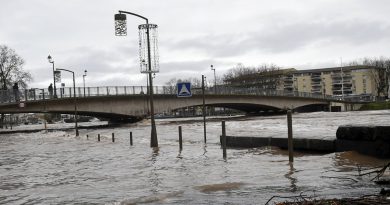La décrue a commencé à Agde : l'Hérault baisse et des tranchées sont creusées pour l'évacuation