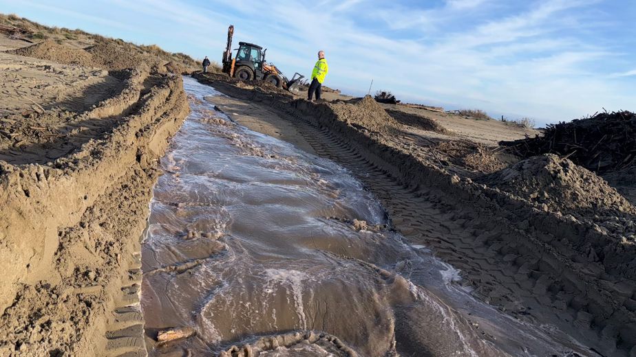 Des tranchées ont été creusées afin d’améliorer l’écoulement de l’eau du Clôt.