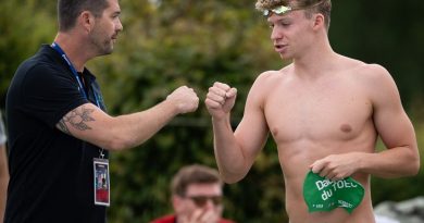 Léon Marchand : l'entraîneur évoque son retour à la réalité après les JO de Paris.