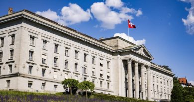 Le Tribunal fédéral juge illégale une vidéo pornographique d’une adulte rajeunie numériquement - Le Temps