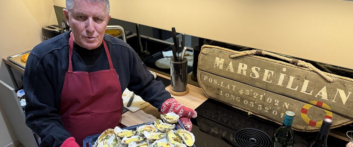 À Marseillan, Didier associe huîtres de l’étang de Thau et Noilly Prat dans une recette locale