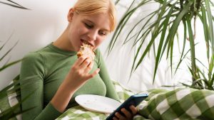 Après les fêtes, la sensation de faim persiste : les raisons derrière ce phénomène