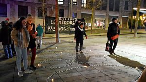 VIDEO. Agriculteurs en colère : bougies symboliques à la Confédération paysanne et tracteurs illuminés à Rodez