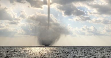 VIDÉO : une trombe marine en Espagne projette des débris dans les airs sous l’effet de vents violents