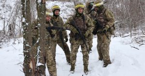 Ukraine : évacuation des localités face aux frappes russes en cours