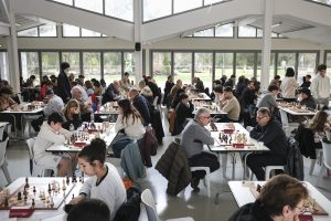 « C’est la première fois qu’Émile rencontre un grand maître » : ambiance à l’open international d’échecs à Mont-de-Marsan