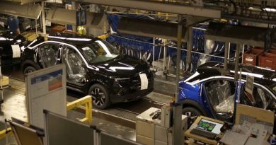 L'usine Stellantis de Poissy maintient son activité, mais l'avenir de la production reste incertain