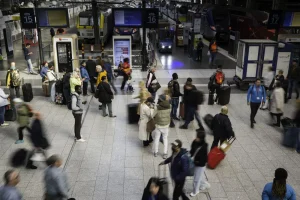 SNCF, RATP, écoles, santé : perturbations prévues pour la grève du 2 décembre