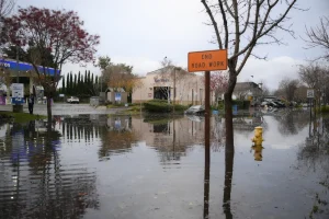 Los Angeles en alerte maximale pour risques d'inondations aux États-Unis à Noël