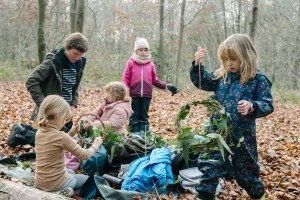 « Au bois de Vincennes, des enfants se reconnectent à la nature en grimpant aux arbres »