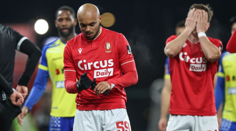 Nkada critiqué par le vestiaire du Standard après son expulsion : « Une trahison »