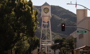 Conflit entre Netflix et Paramount pour le contrôle de Warner Bros