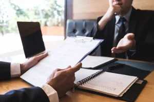 Convoqué à un entretien de licenciement après avoir demandé une augmentation : les conseils d’un avocat