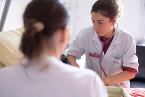 Fin de vie : le Sénat débat des lois sur l’aide à mourir et les soins palliatifs dès le 20 janvier