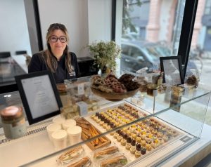 Strasbourg : l’Atelier MK lance un bar à mignardises et revisite la pâte à kougelhopf
