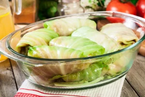 Laurent Mariotte propose une recette simplifiée de chou farci, savoureuse et traditionnelle.