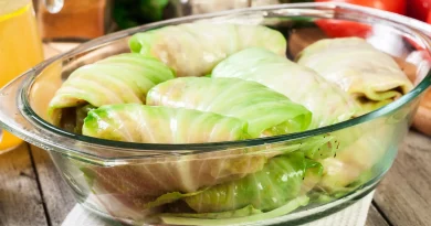 Laurent Mariotte propose une recette simplifiée de chou farci, savoureuse et traditionnelle.