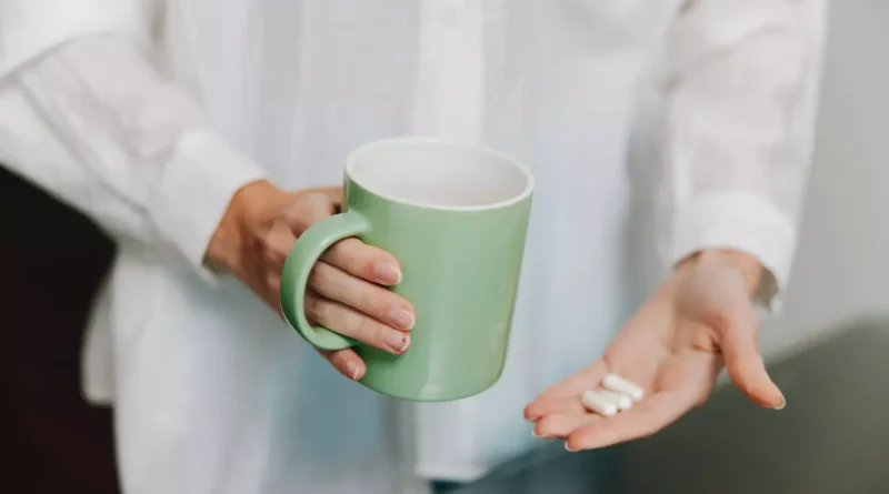Pharmacienne : évitez de prendre ce médicament avec du café, c'est risqué