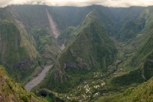 À La Réunion, découvrez la plongée vertigineuse au Grand Bassin