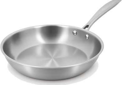 MENASTYL – Poêle inox 18/10 Triply 24cm tous feux dont induction fabriquée en France – sans PFAS ni substances nocives – Compatible lave-vaisselle – Poignée rivetée – 6020486 – Le détail qui change tout au quotidien