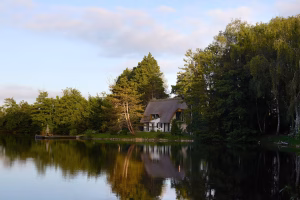 Maison au bord de l’étang à vendre près de Rouen : un cadre paisible et naturel