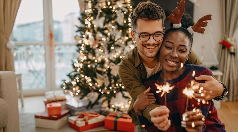 Tinselling : le phénomène du couple parfait pendant les fêtes de fin d'année