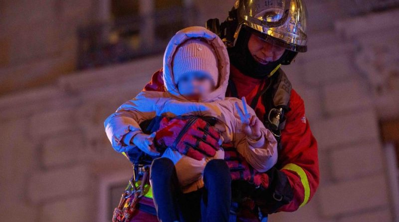 Incendie au dernier étage : un enfant sauvé par les pompiers d’un appartement en flammes
