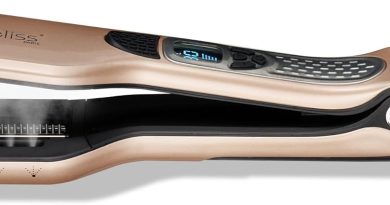 Demeliss SAINT ALGUE Lisseur Vapeur TITANIUM – Plaques Titane – Vapeur Ultra Puissante – Réservoir XL 40ml Intégré – Peigne Amovible – Lissage Tous Types de Cheveux – 5 Températures – Professionnel – Le détail qui change tout au quotidien