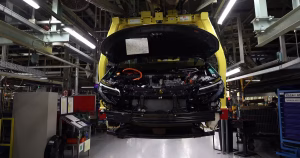 Automobile : l’Europe renonce à l’obligation du tout-électrique en 2035