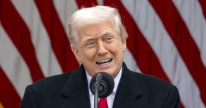 Donald Trump, grand-père attendri avec son petit-fils de 6 mois sur les genoux