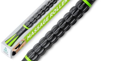 Cozlow Muscle Roller Stick – Noir Vert – Outil de massage corporel avec 9 rouleaux et poignées antidérapantes pour un massage des tissus profonds et une récupération musculaire maximale – Le détail qui change tout au quotidien