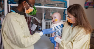 Thérapie génique, implants cérébraux, trous noirs et comète : les événements marquants de 2025