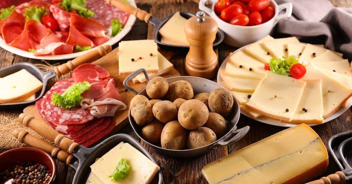 Un repas à base de raclette